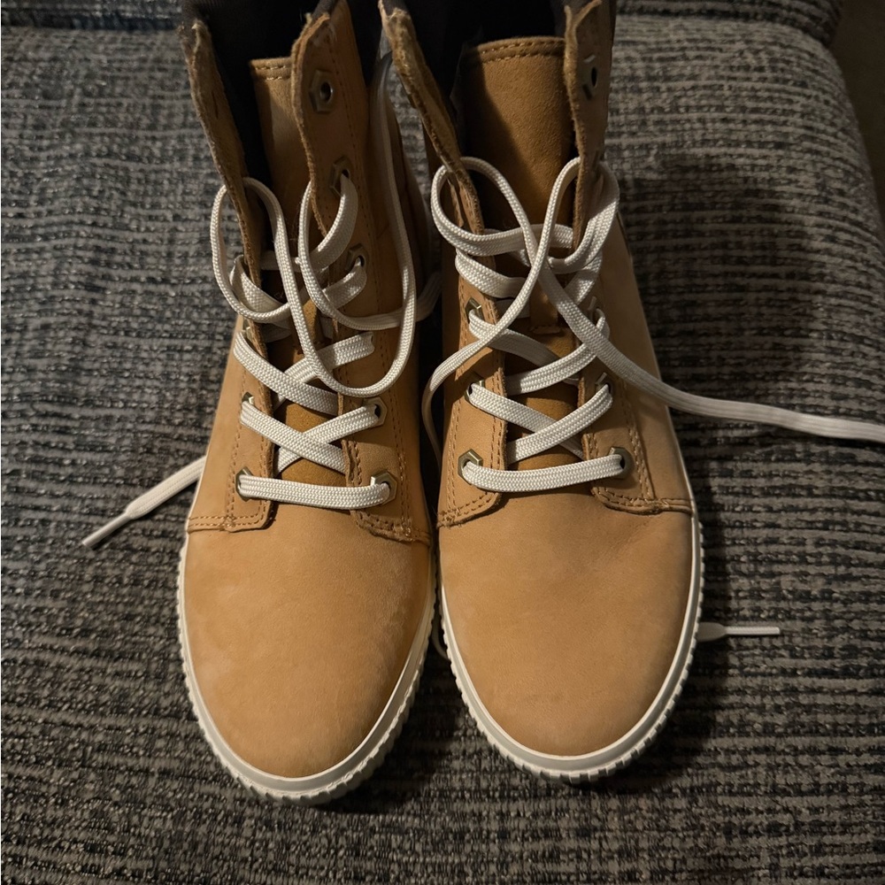 Tan High-Top Boots with Suede Upper and White Sole